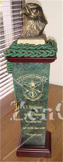 Green Marble Tower w/ Resin Bulldog or Eagle Head - Click Image to Close