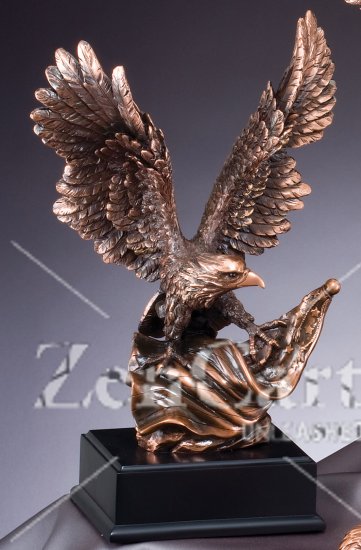 OCDRFB810 - 14" American Eagle Resin Trophy - Click Image to Close