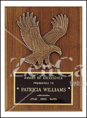 OCTP1784 - 6" x 8" Walnut eagle Plaque - Click Image to Close